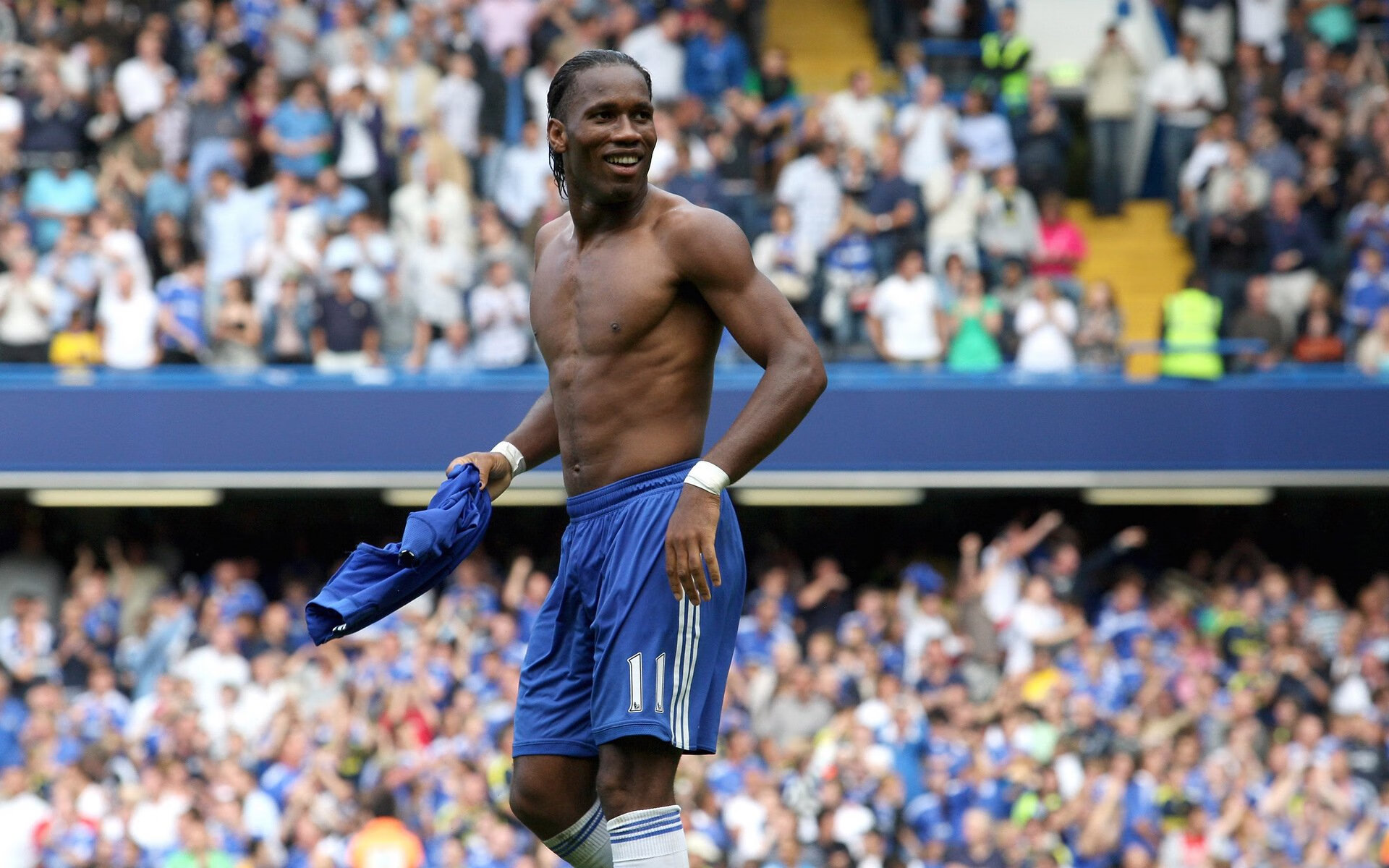 北京市利用“鸟巢”、“水立方”等奥运场馆资源，推动群众体育发展