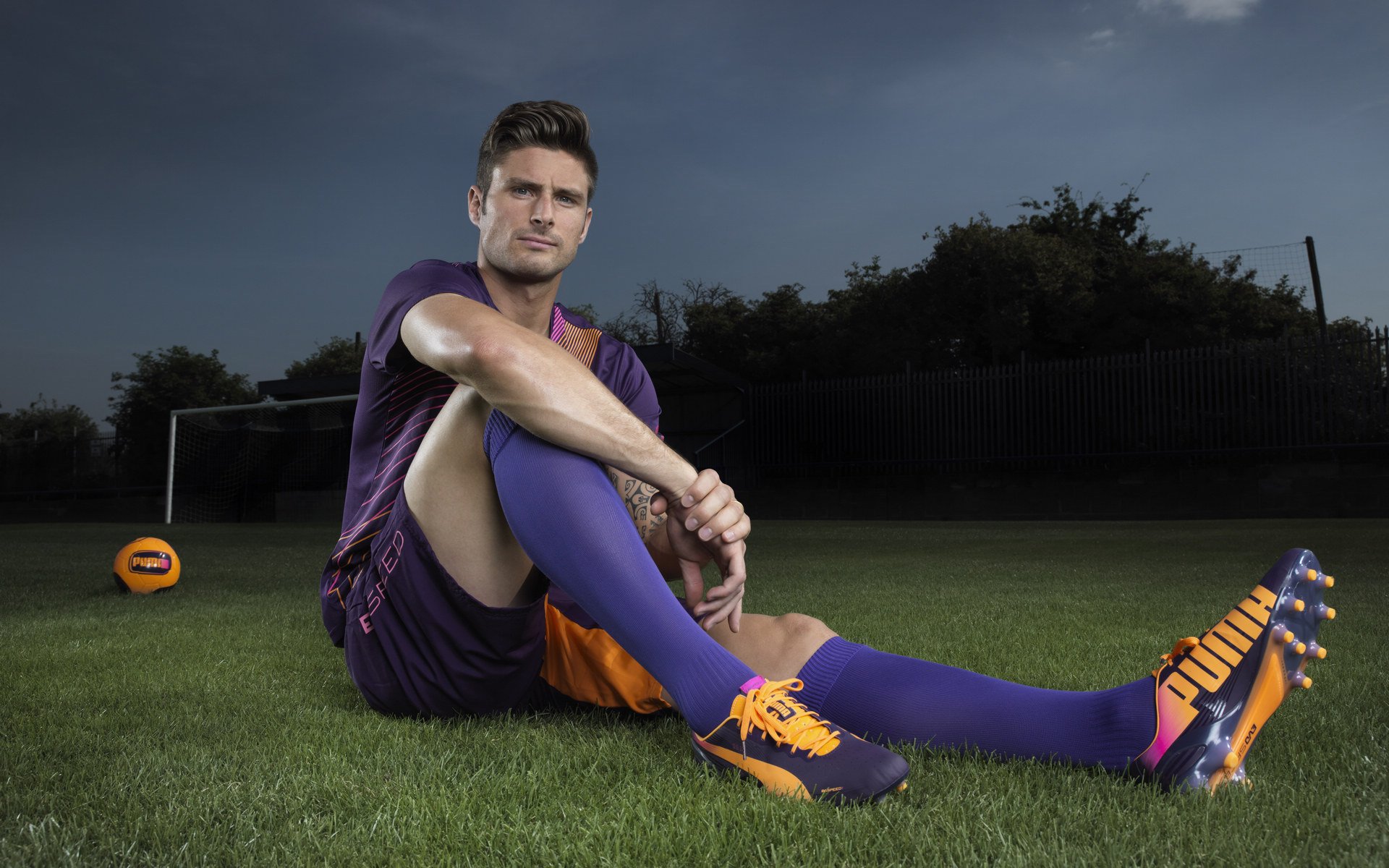 曼联主场被热刺逆转，遭遇两连败，曼联队热刺