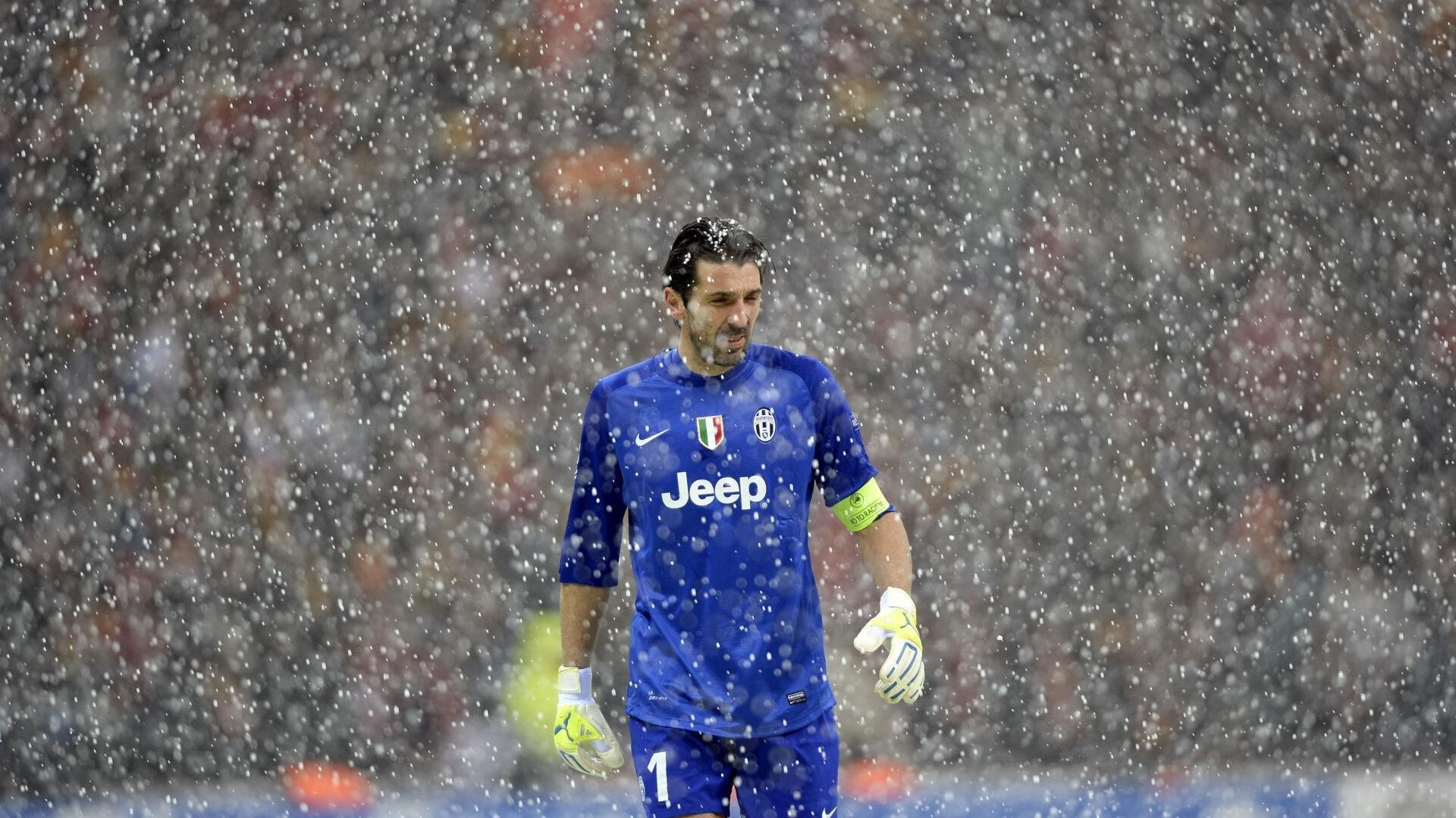 里昂队内气氛融洽,冲击更高目标,里昂队服