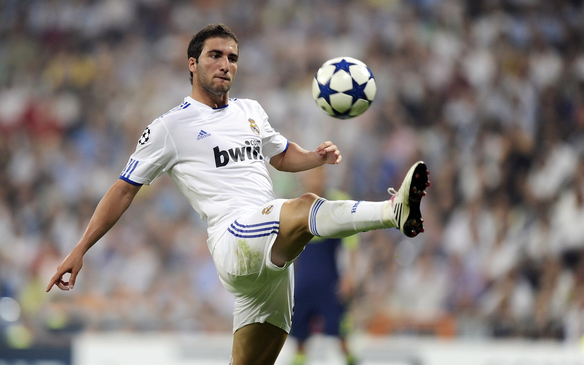 普利西奇在英超大放异彩,迎战首战即献助攻,普利西奇转会费